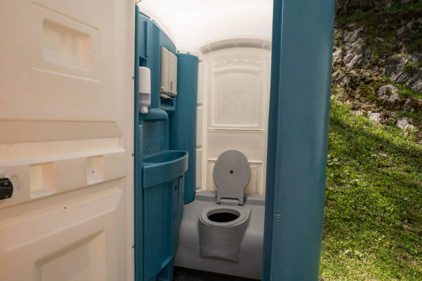 Best Portable restroom trailer rental  in Ford City, CA